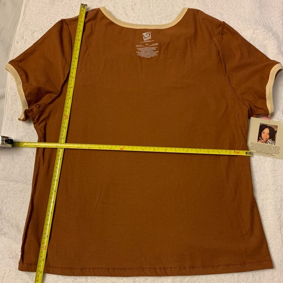 Pink Lomein  NWT Brown Short Sleeve Cut Out Top “ Abundance Flows Freely” XXL - Picture 5 of 5